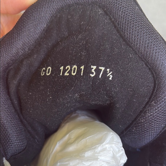 Louis Vuitton Pink and Blue Archlight Sneaker - Picture 2 of 8